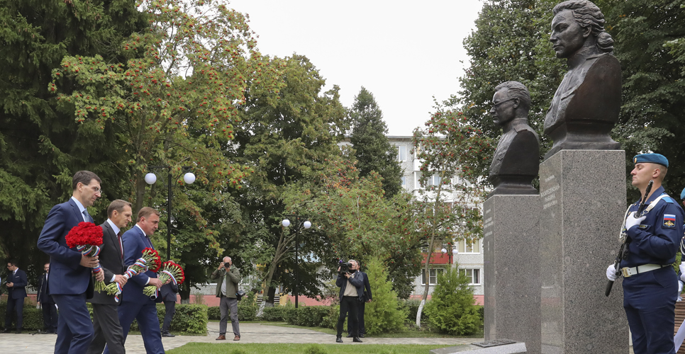В Узловой установлены бюсты двум легендарным разведчикам