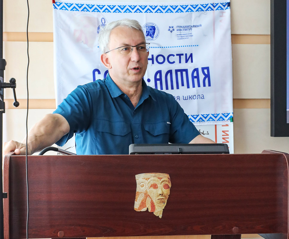 В Новосибирске молодые археологи приступили к занятиям в полевой школе «Древности Саяно-Алтая»