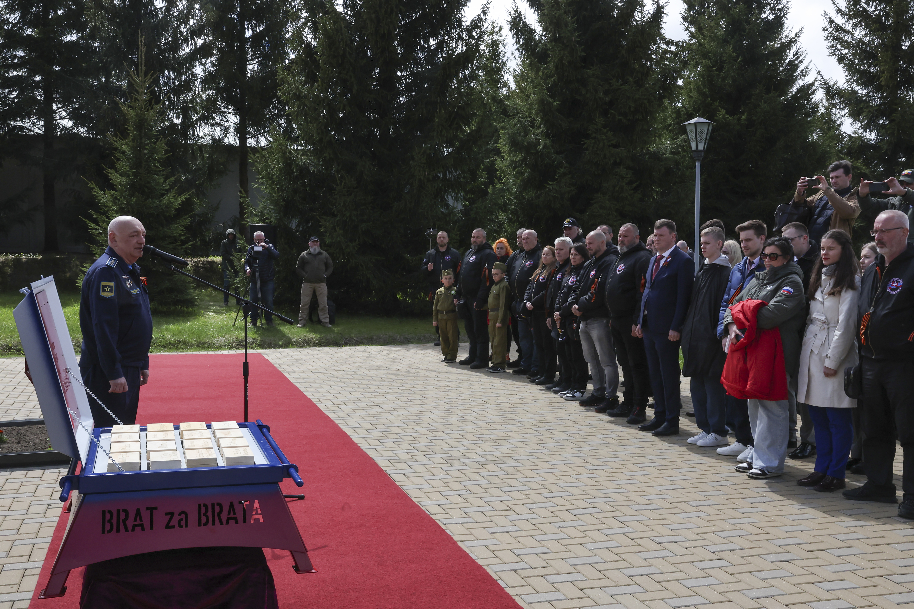 В парке «Патриот» прошла церемония передачи земли с захоронений красноармейцев в Европе