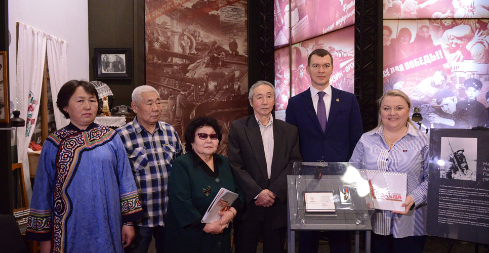 Губернатор Хабаровского края встретился с потомками Максима Пассара