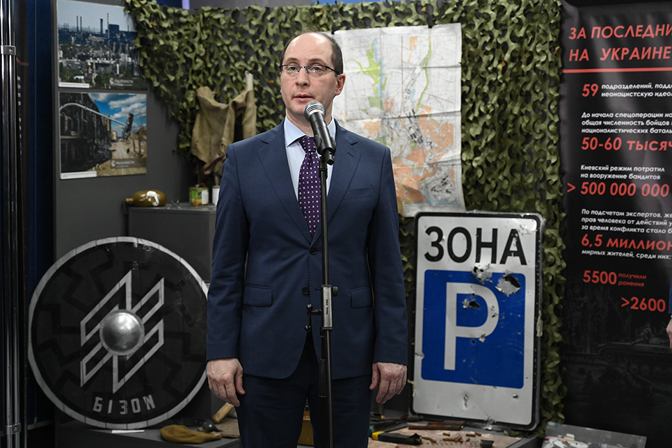 В Тюменской областной Думе прошло открытие выставки «Обыкновенный нацизм»