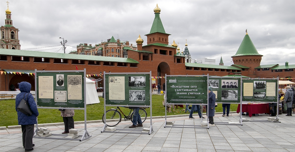 На Пасхальной ярмарке в Йошкар-Оле представили историко-документальную выставку