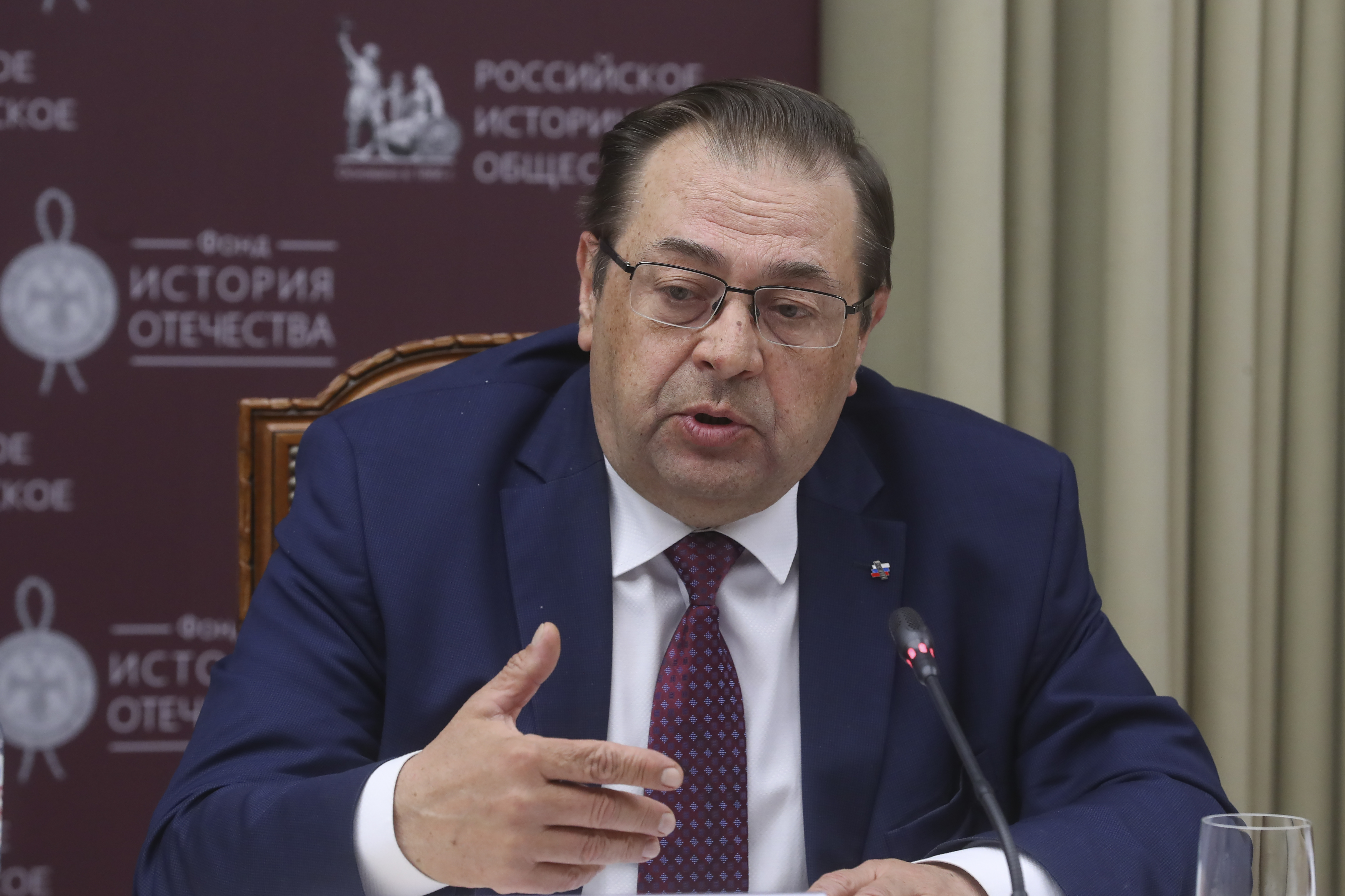Юрий Петров