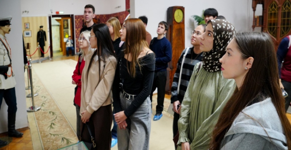 Ко дню основания Астраханской губернии в областном музее-заповеднике прошла экскурсия для студентов