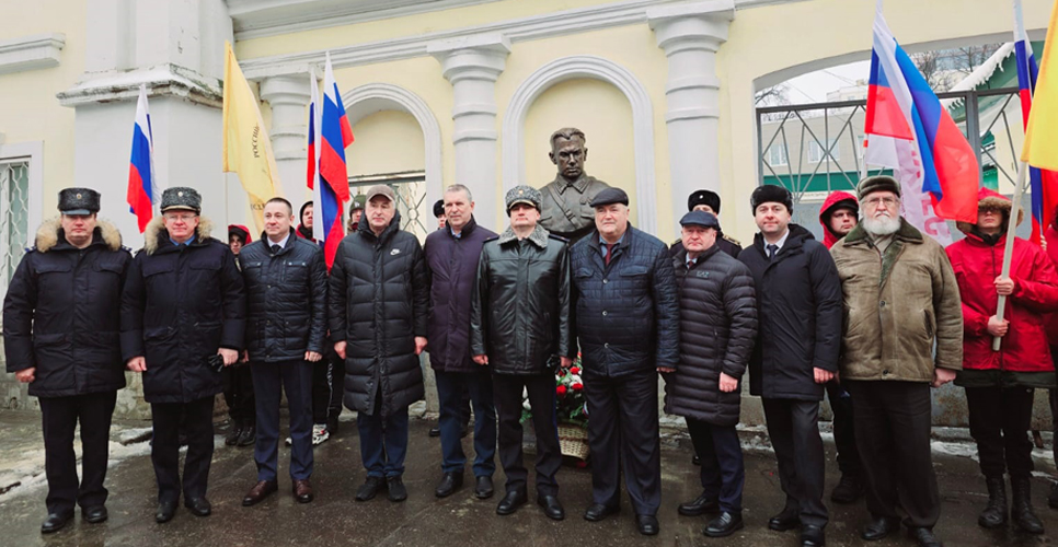 В Орле установили бюст легендарному орловскому разведчику Илье Старинову