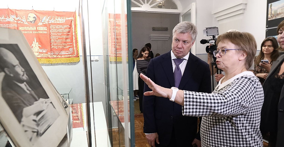 В Ульяновской области представили выставку «Симбирск-Ульяновск: с именем В.И. Ленина – 100 лет»
