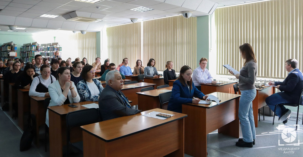 В Барнауле прошёл круглый стол «Алтайский край в годы Великой Отечественной войны»