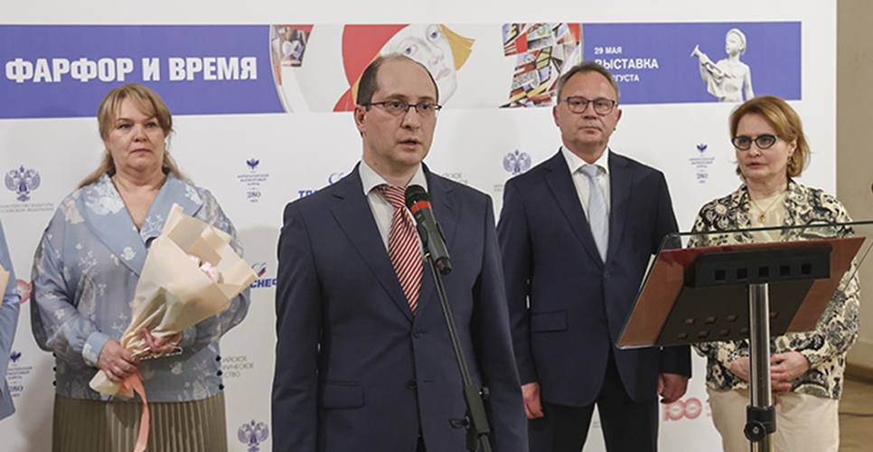 В ГЦМСИР прошло открытие выставки «Фарфор и время», посвящённой агитационному фарфору