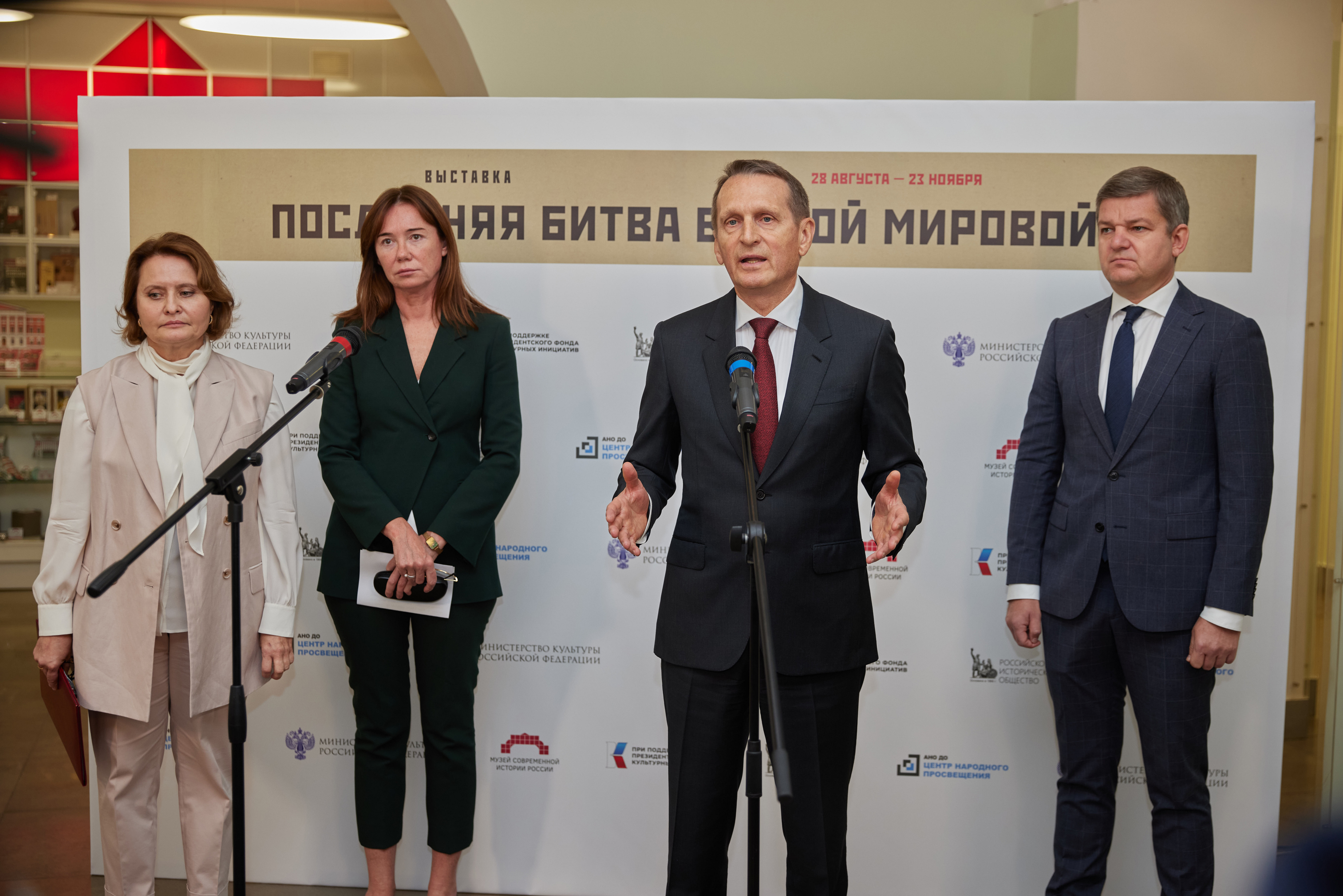 Председатель РИО открыл выставку, посвящённую завершающему этапу Второй мировой войны