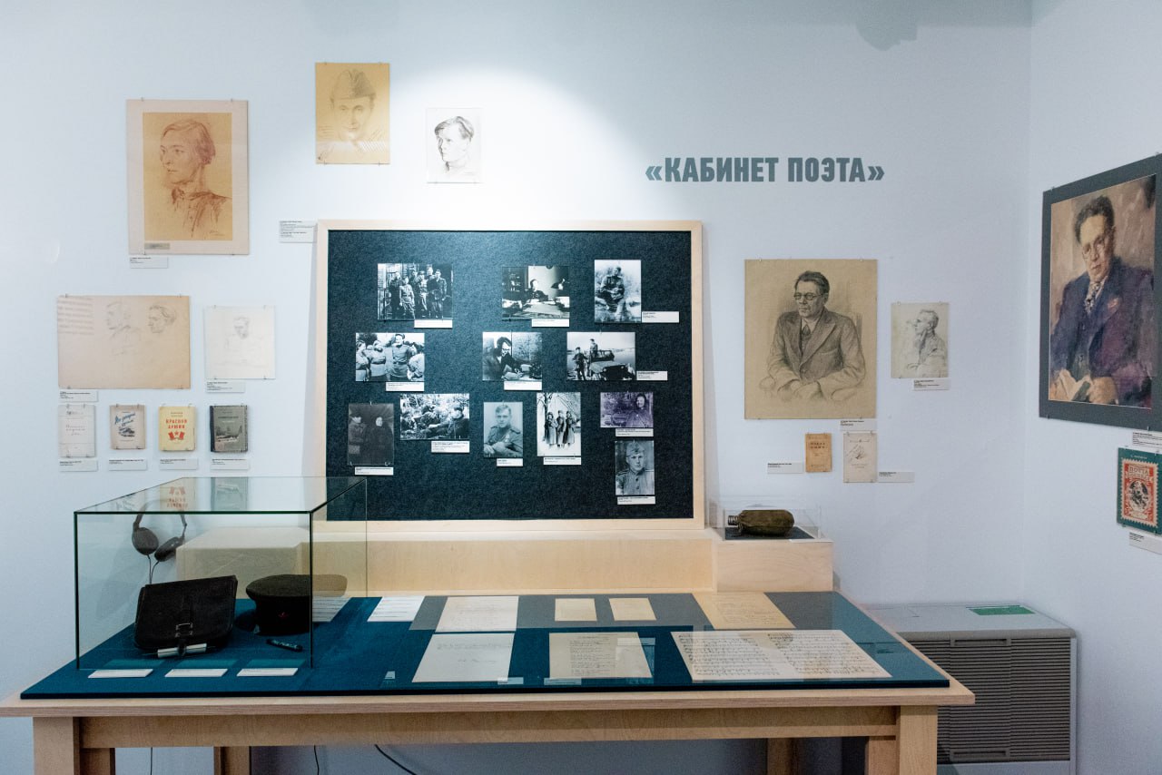 В ГМИРЛИ имени В.И. Даля открылась выставка «Фронтовой путь стихов и песен: поэт — народ»