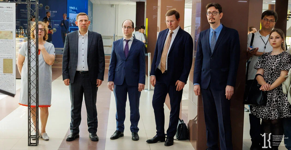 В Кемерово открылась выставка к годовщине начала Гражданской войны в Сибири