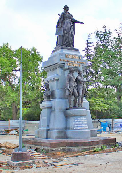 8.Памятник_в_процессе_возрождения.jpg