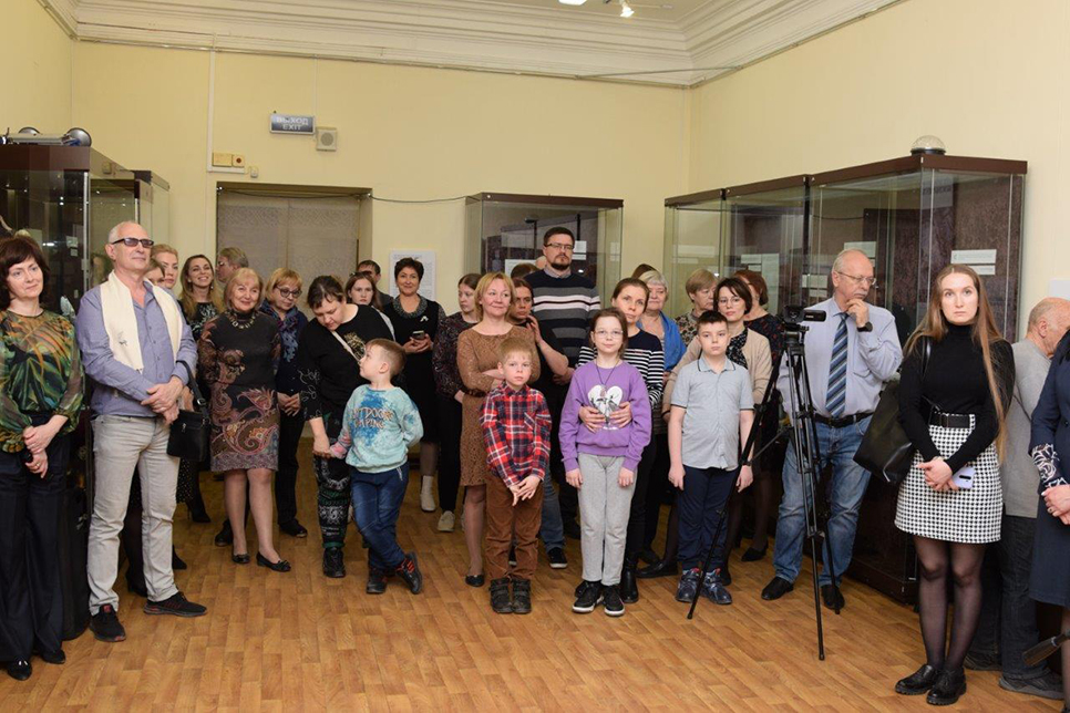 В Саратовском областном музее краеведения открыли выставку «космических» кукол