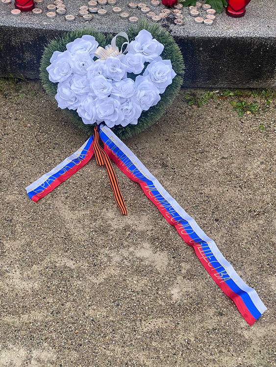 Делегация РИО возложила венок к памятнику советским воинам в Вене
