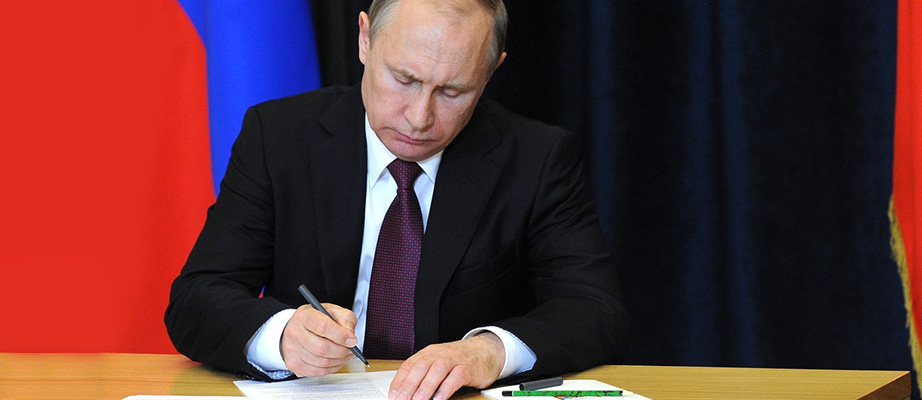 putinflag65284287.jpg